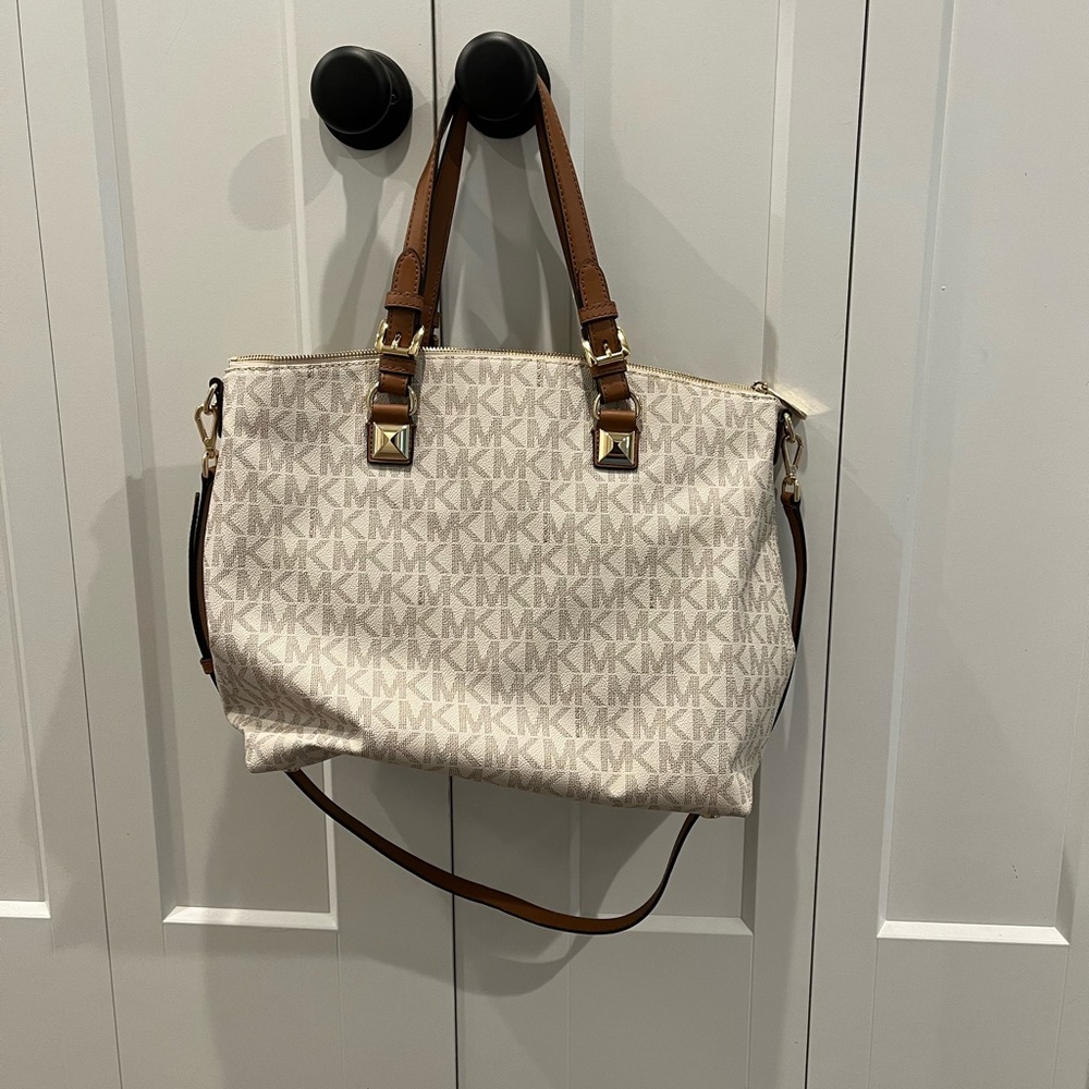 Michael kors purse brand new